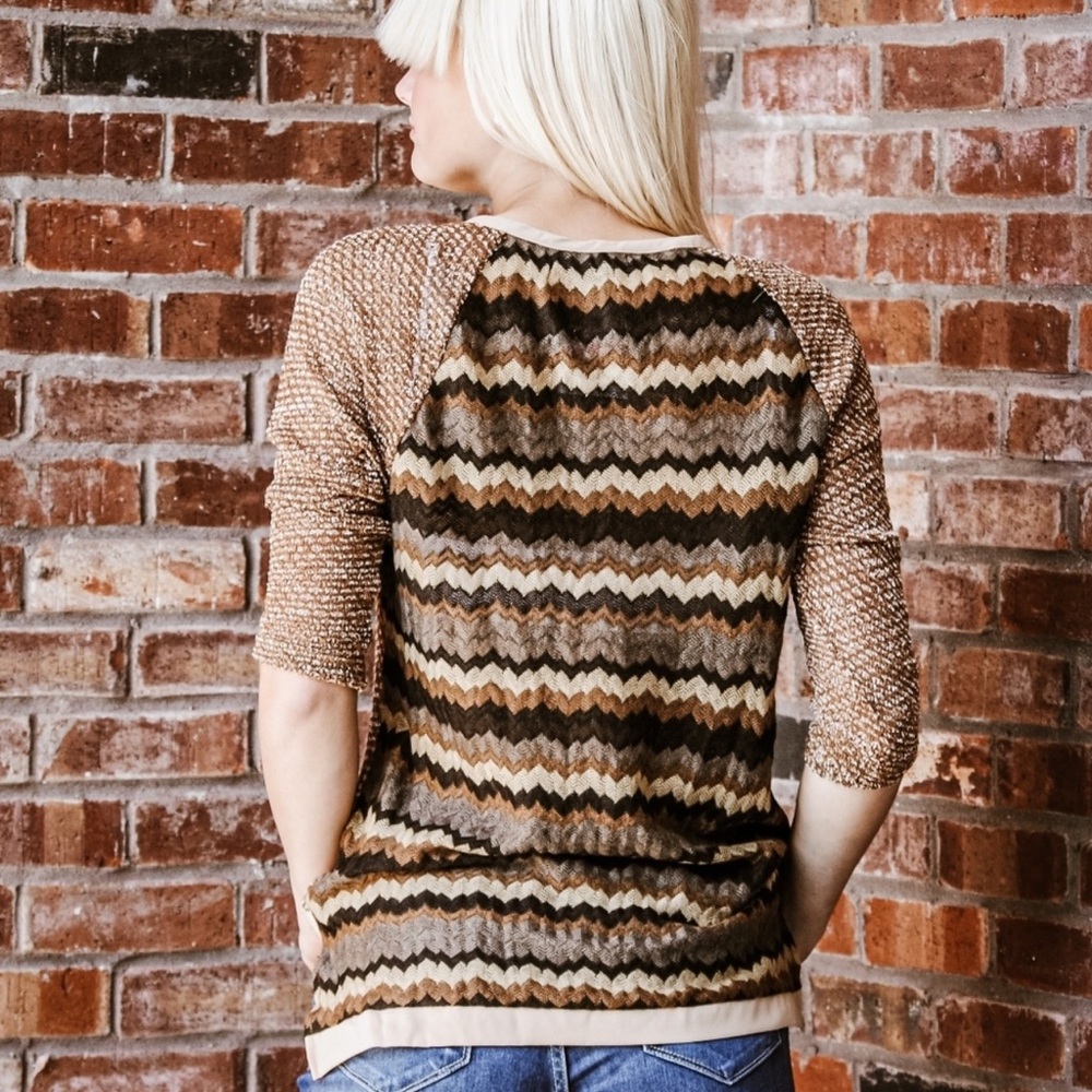 B43🤎🧡Ryu +Areve’ handmade lightweight sweater w/loose weave+zig zag color back